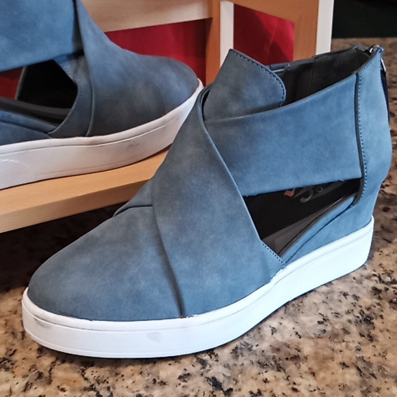 SEENA JC Journee Collection. No Lace Sneaker With Side Cutouts And Wedge Heel. - Picture 5 of 16